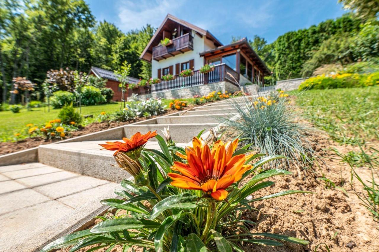 Holiday Home Mare Near River Karlovac Esterno foto