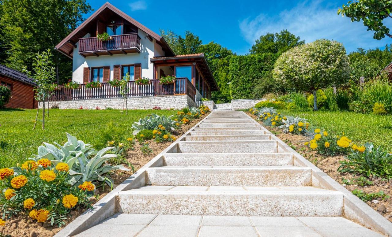 Holiday Home Mare Near River Karlovac Esterno foto